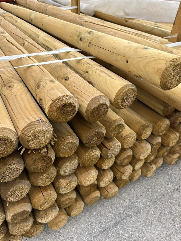 pali in legno trattato